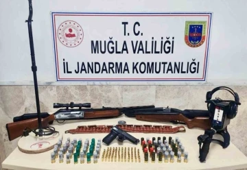 Ula’da silah ve kaçak kazı malzemesi ele geçirildi
