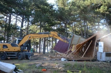 Uludağ bir kaçak yapıdan daha temizlendi