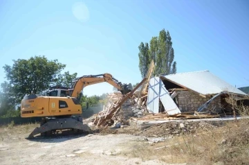 Uludağ’da kaçak villa inşaatı yerle bir edildi