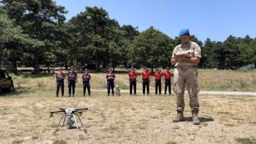 Uludağ'da piknikçiler, dron ve iz takip köpeği 'Makbuz' ile denetleniyor