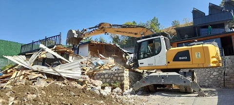 Uludağ eteklerine kaçak yapılan lüks villalar tek tek yıkılıyor