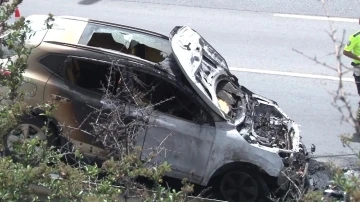 Ümraniye’de bir otomobil alev alev yandı
