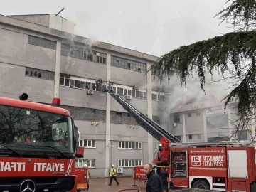 Ümraniye’de mobilya imalathanesinde korkutan yangın
