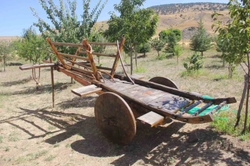 Unutulmaya yüz tutan kağnı arabası dekor oldu
