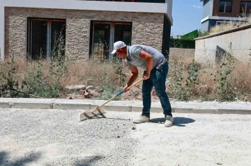 Uşak Belediyesi bozulan yol ve kaldırımlarda hızlı onarım
