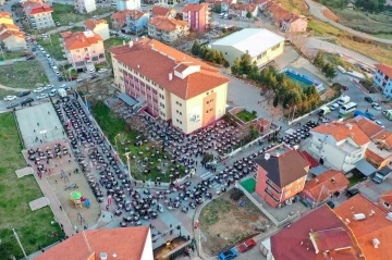 Uşak Belediyesi Ramazan coşkusunu mahallelere taşıyor
