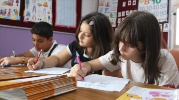 Üstün yetenekli çocuklar depremzede ve kırsaldaki öğrenciler için hikaye kitabı yazdı