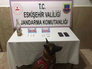 Uyuşturucu operasyonunda 2 kişi yakalandı
