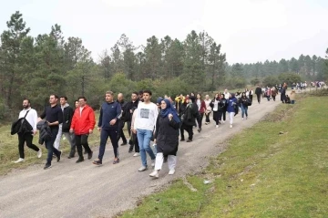 Vali Aslan gençlerle birlikte doğa yürüyüşü yaptı
