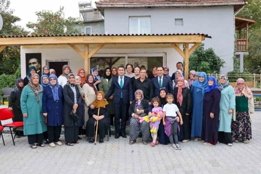 Vali Aygöl, Küplü köyünde kadınları dinledi
