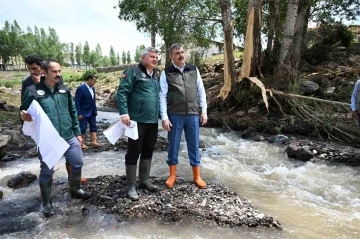 Vali Çiftçi: “Devlet selin yaralarını saracak”
