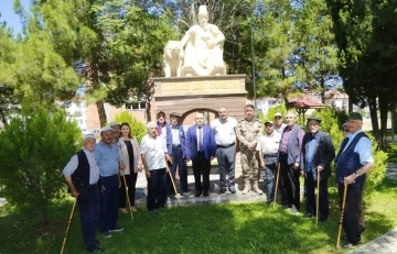 Vali Dağlı, kanaat önderleriyle bir aya geldi
