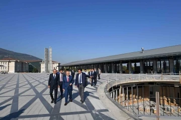 Vali Demirtaş, Osmangazi Meydanı’nı inceledi
