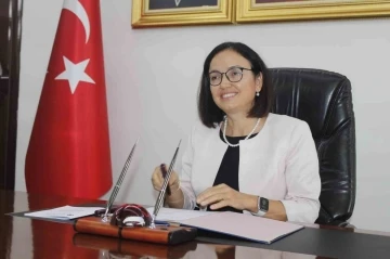 Vali Hülya Kaya tebrik için çiçek yerine depremzedelere bağış istedi
