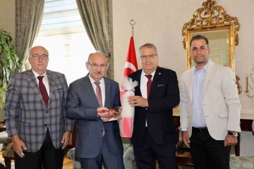 Vali Karadeniz’e kırmızı dipli mumla davet
