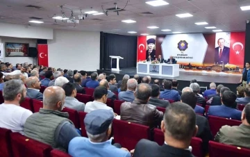 Vali Su, Sur ilçesi muhtarlarıyla bir araya geldi
