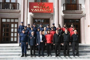 Vali Tavlı arama kurtarma timleri ile bir araya geldi
