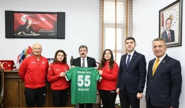 Vali Tavlı, milli sporcuları kutladı
