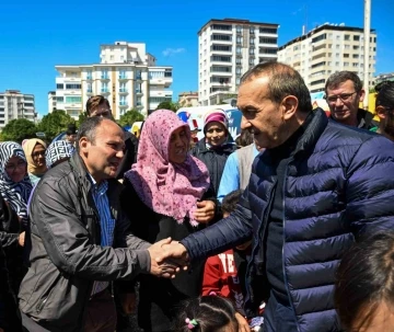 Vali Yavuz, deprem zamanında olduğu gibi bayramın ilk gününde de Kahramanmaraş’ta
