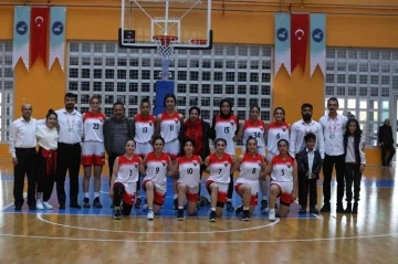 Van Büyükşehir Belediyesi Kadın Basketbol Takımı'nın galibiyet sevinci
