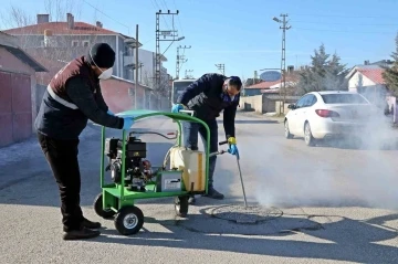 Van Büyükşehir Belediyesi vektörle mücadelenin startını verdi
