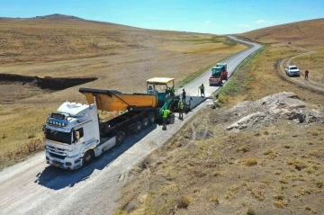 Van Büyükşehir Belediyesinden asfalt çalışması
