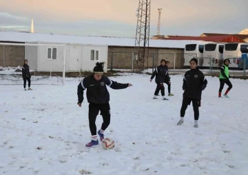 Van Büyükşehir Belediyespor Kadın Futbol Takımı, yeni sezona hazır
