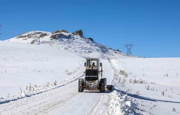 Van’da 152 yerleşim yerinin yolu ulaşıma kapandı
