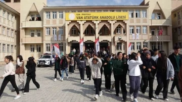 Van’da eş zamanlı deprem tatbikatı
