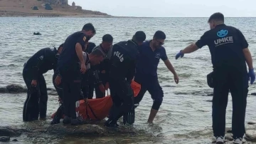 Van Gölü’nde 1 kişinin boğulduğu ihbarına giden ekipler 2 kişinin cansız bedenine ulaştı
