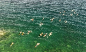 Van Gölü’nde en uzun mesafeli yüzme maratonu düzenlendi
