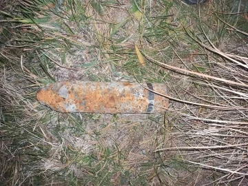 Van Gölü sahilinde patlamamış tank mühimmatı bulundu
