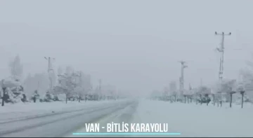 Van polisi yol durumunu çektiği video ile sürücüleri bilgilendirdi
