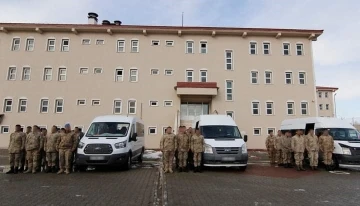 Vanlı güvenlik korucuları deprem bölgesine gidiyor 