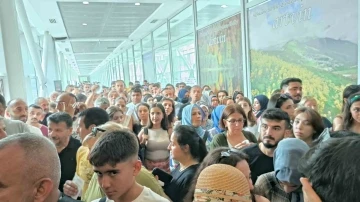 Vergi zamları sınır kapılarında yoğunluğa neden oldu
