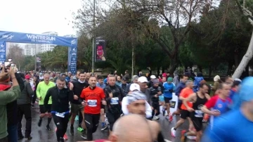 Winter Run İstanbul’da yarışmacılar deprem bölgesine yardım için koştu