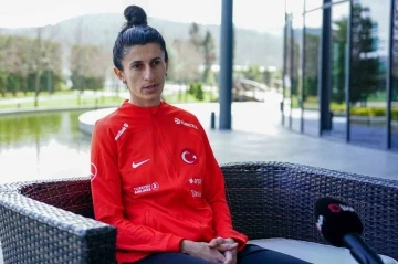 Yağmur Uraz: &quot;Hem kupayı kazanıp hem de gol kraliçesi olmak istiyorum&quot;
