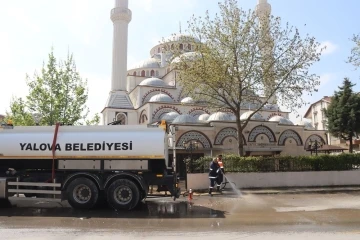 Yalova Belediyesi’nden camilerde bayram öncesi temizlik
