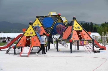 Yalova Belediyesi’nden Seyrantepe’ye yeni nesil park