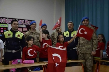 Yalova’da jandarma öğrencilerle buluştu