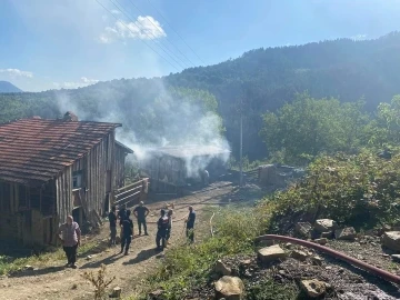 Yangında patlayan tüp parçasının isabet ettiği kadın yaralandı
