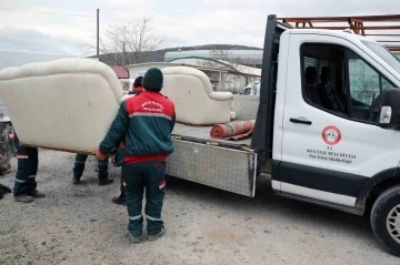 Yardımlar ‘El Ele Dayanışma’ merkezleriyle depremzedelere ulaşıyor
