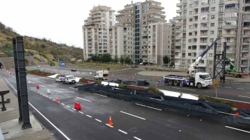 Yayalar için tehlike oluşturan noktaya üst geçit yapılmaya başlandı
