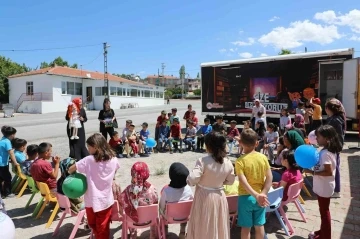 Yaz geldi, gezici kütüphane Talas’ta yollara düştü
