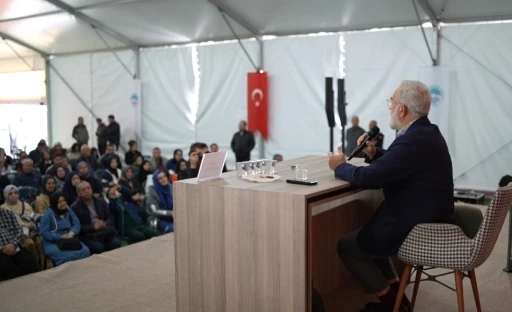 Yazar Yenişehirlioğlu: &quot;Kayseri Kitap Fuarı her yıl güçlenerek devam ediyor&quot;
