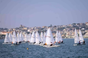 Ayvalık'ta yelkende yarış ve seçmeler sürüyor