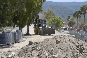 Yeni parklar Kuşadası’na nefes olmaya devam ediyor
