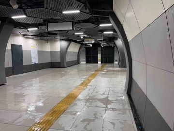 Yenibosna metro istasyonunu yağmur sonrası su bastı
