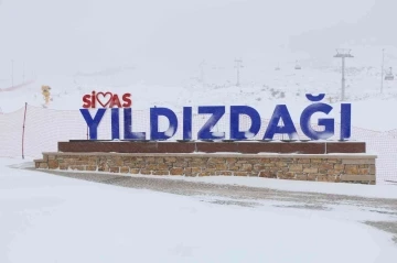 Yıldız Dağı Kayak Merkezinde kar kalınlığı 15 santimetreye ulaştı
