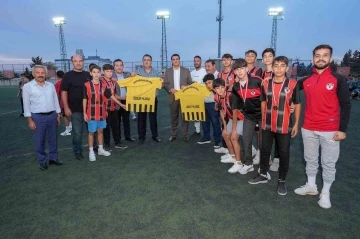 Yılmaz, turnuvaya katılan sporculara teşekkür etti
